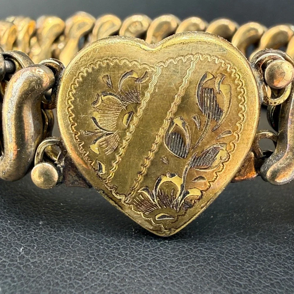 Vintage  D.F.B. Co. Carmen Expansion Bracelet WWII Sweetheart Gold Tone 5.5 READ